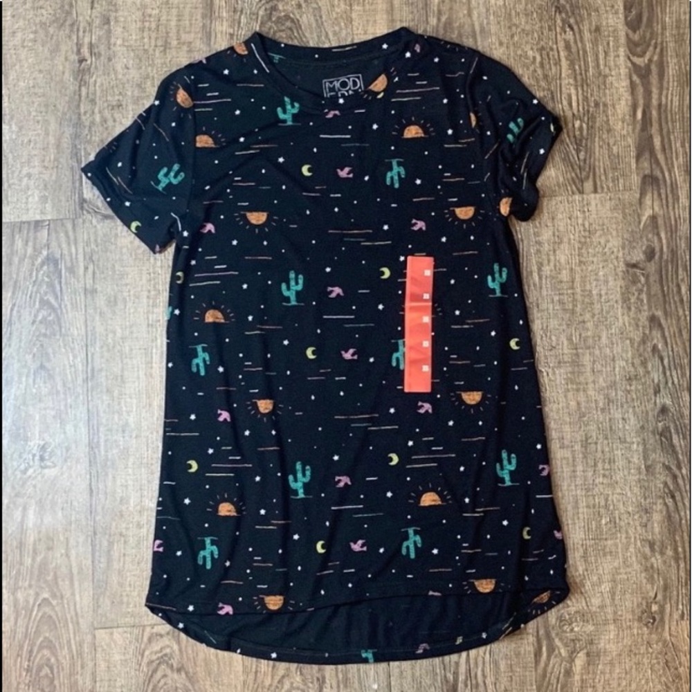 NWT MODERN LUX Desert Night Sky Graphic Tee